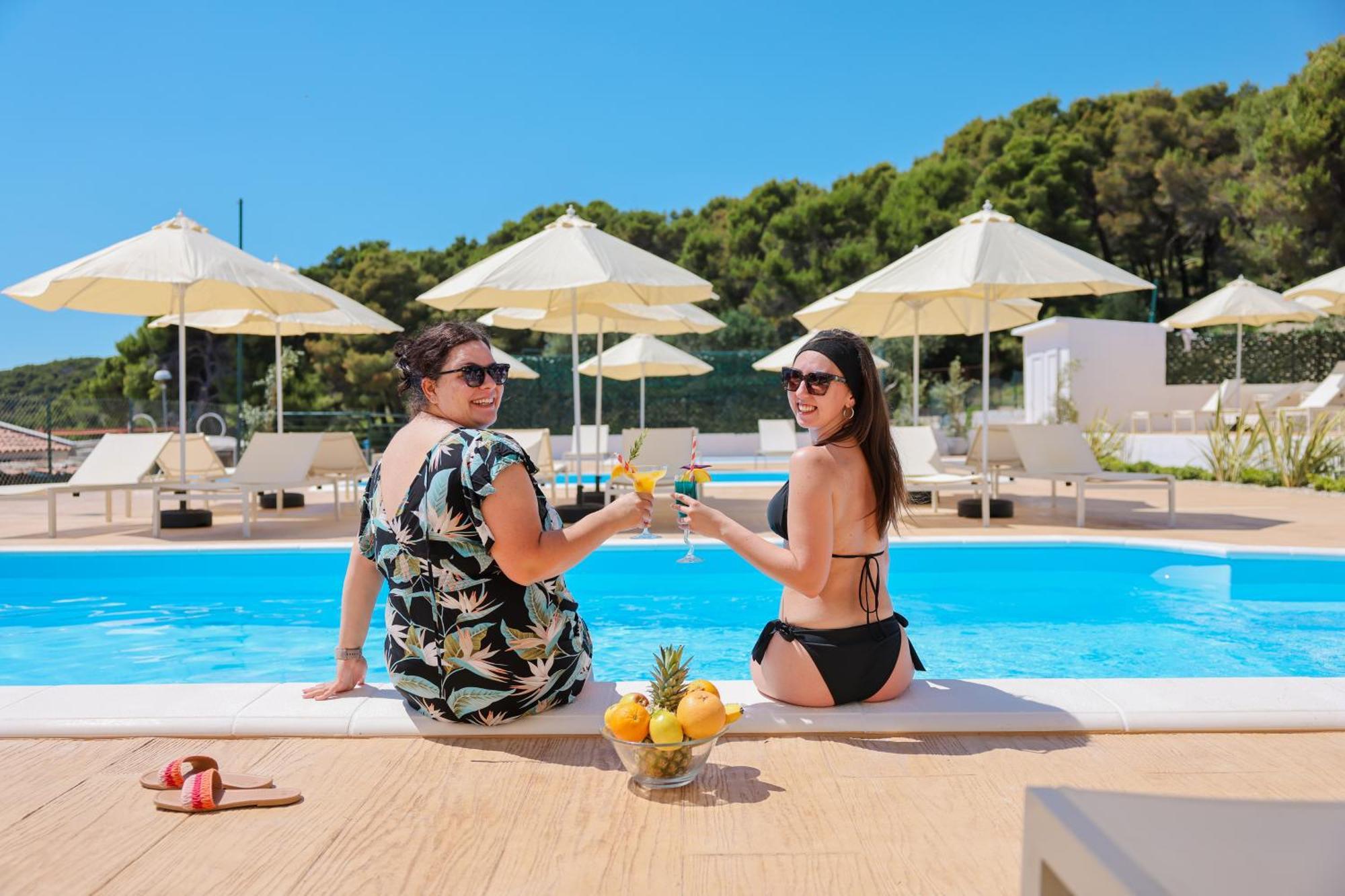 Apartments Medena Трогир Екстериор снимка