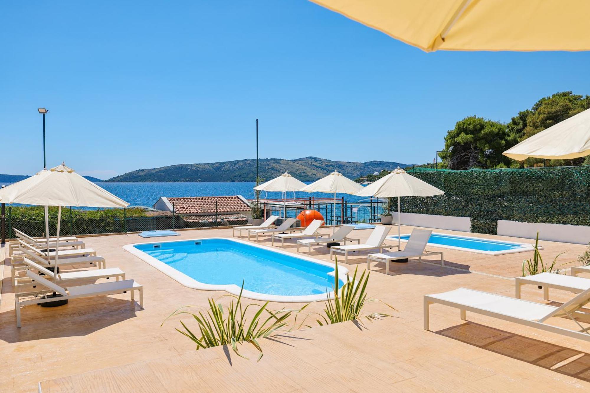 Apartments Medena Трогир Екстериор снимка