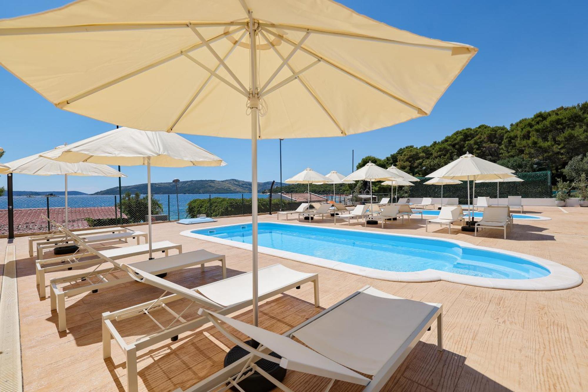 Apartments Medena Трогир Екстериор снимка