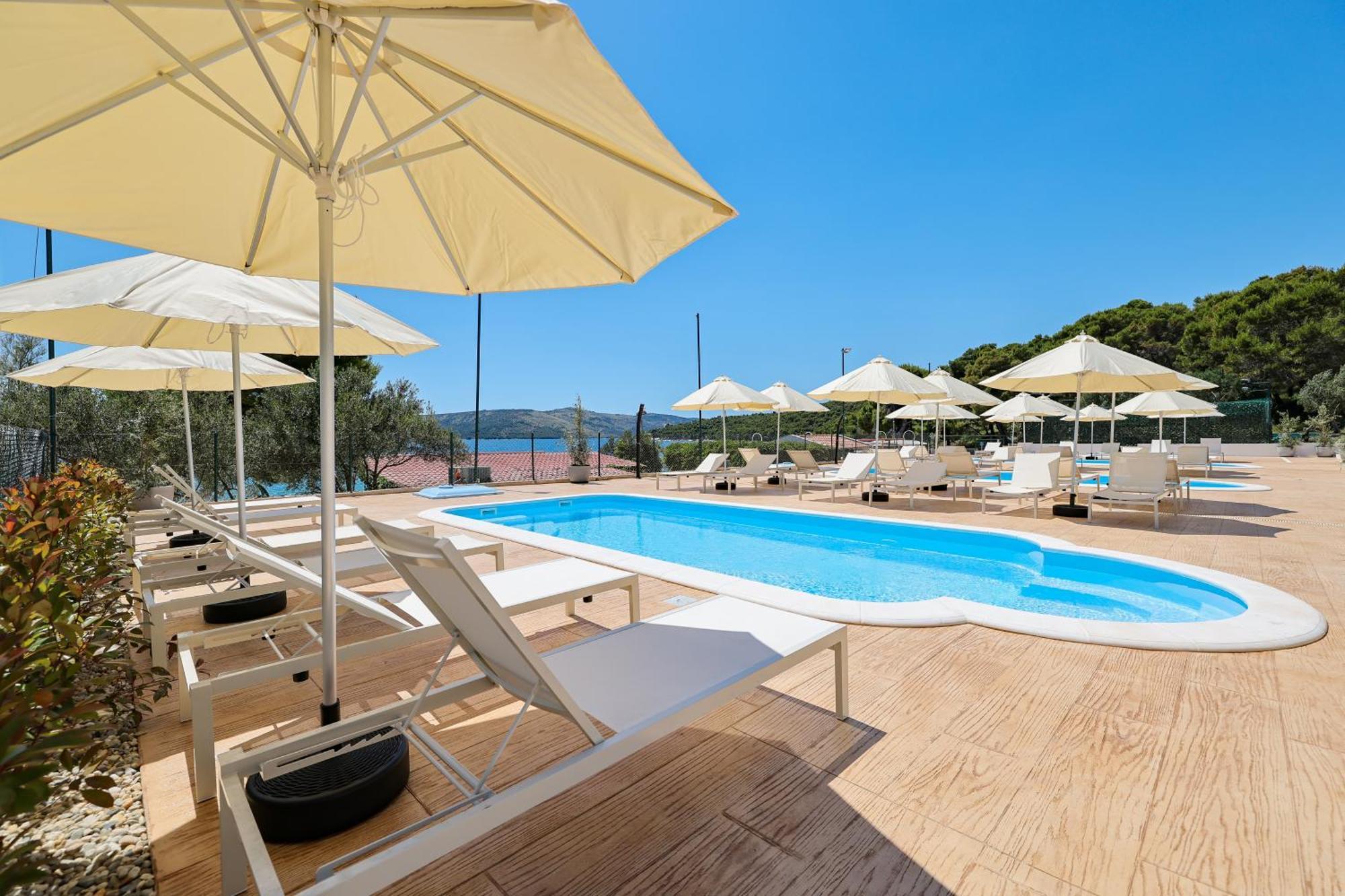 Apartments Medena Трогир Екстериор снимка