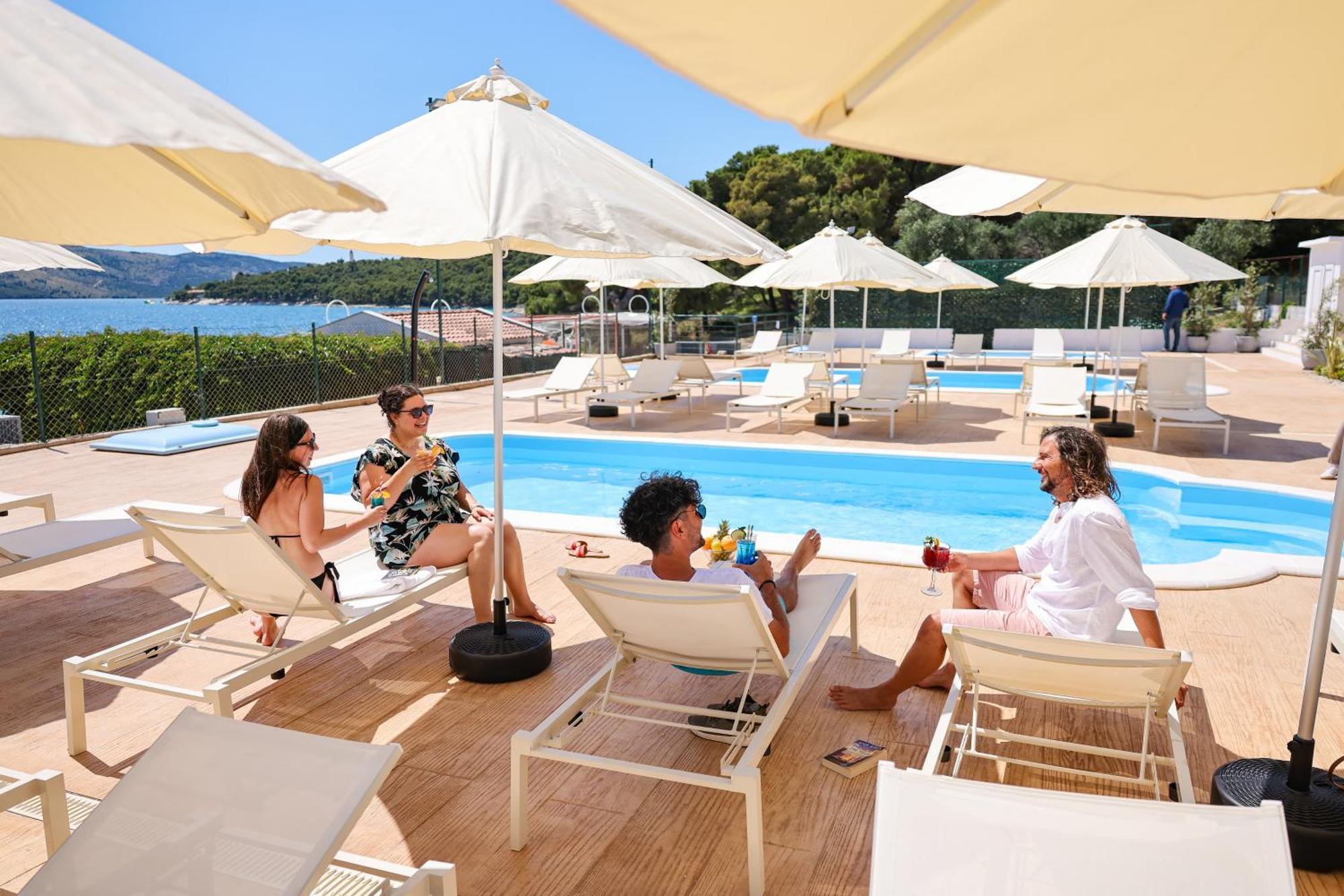 Apartments Medena Трогир Екстериор снимка