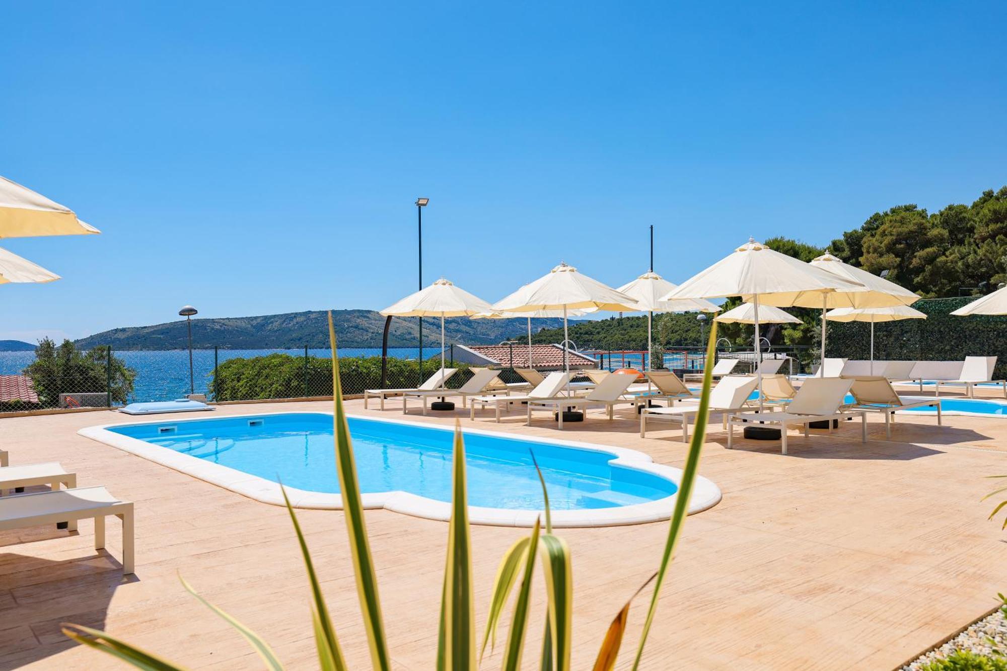 Apartments Medena Трогир Екстериор снимка