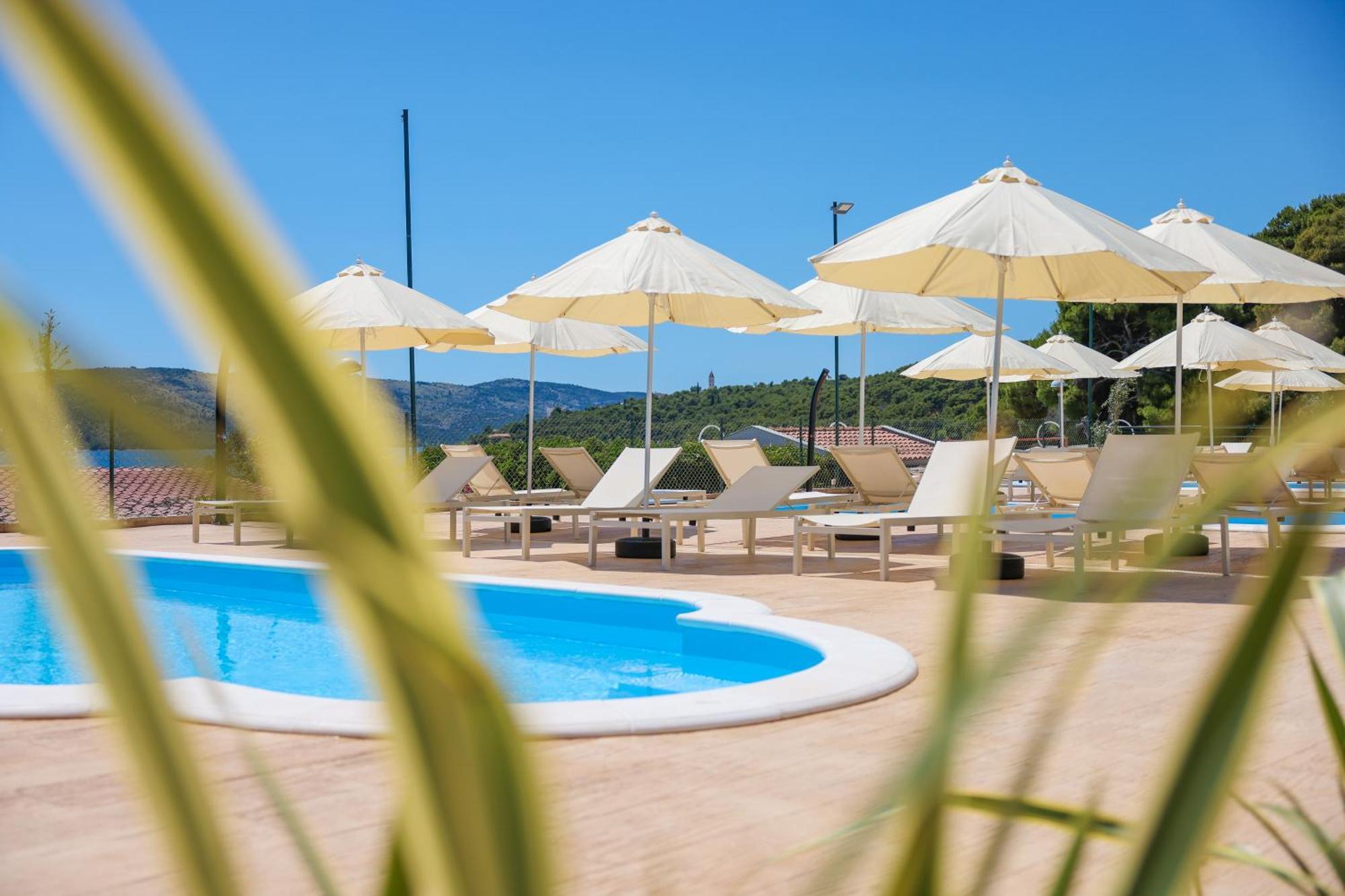 Apartments Medena Трогир Екстериор снимка
