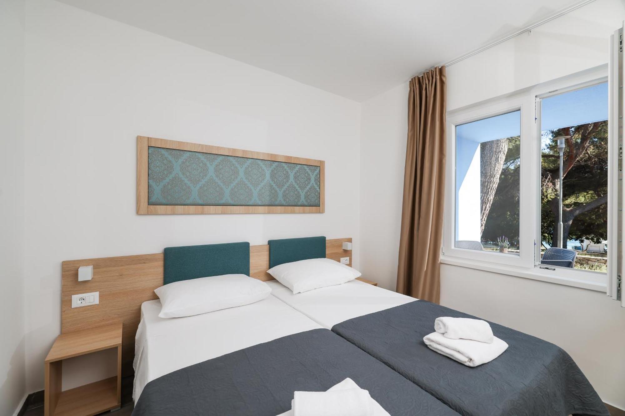 Apartments Medena Трогир Екстериор снимка