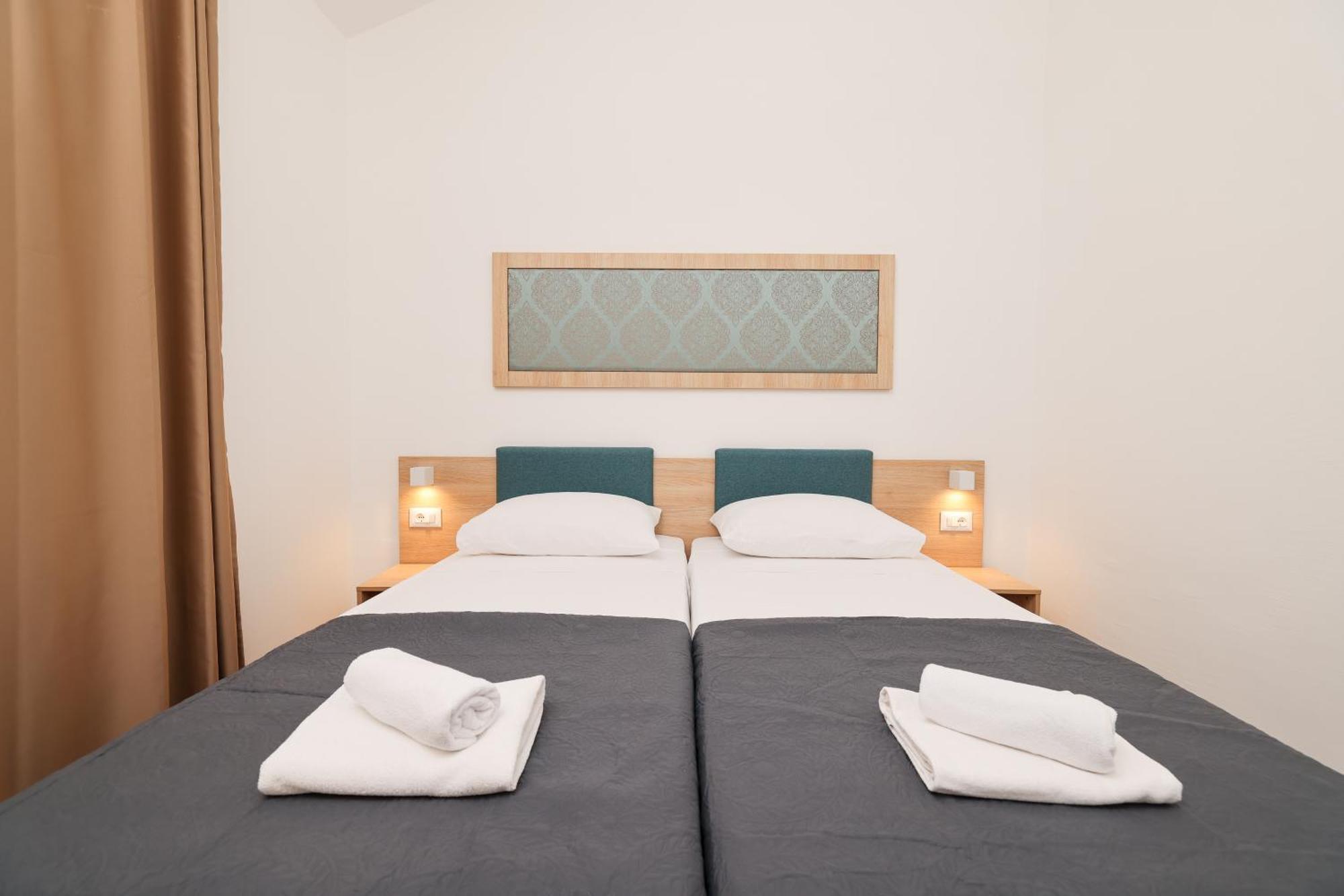Apartments Medena Трогир Екстериор снимка